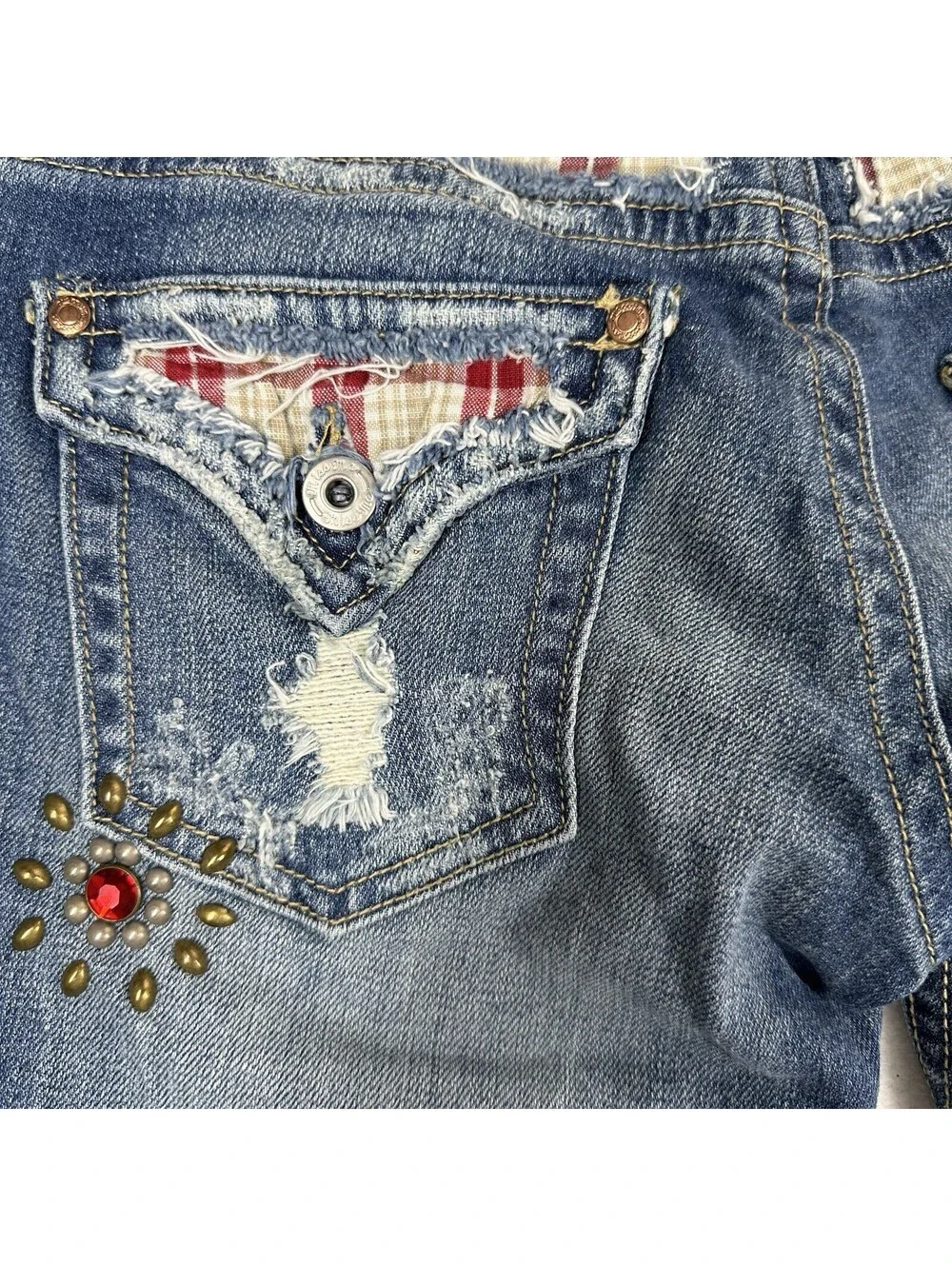 Miss Me Womens Denim Distressed Frayed Hem Plaid Jewel Stud Bermuda Shorts 27